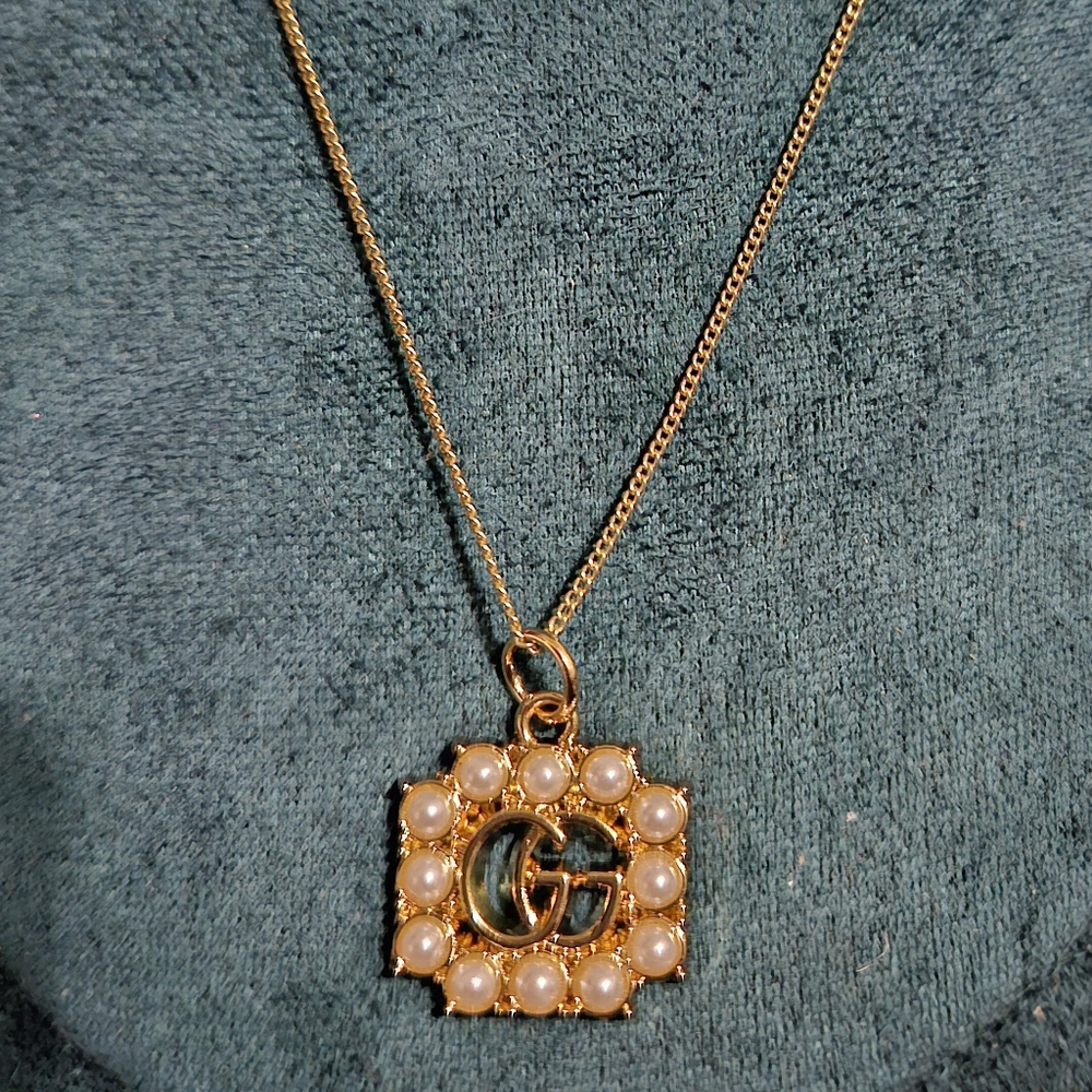 Gold and Cream Floral Pendant Necklace